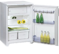 Малогабаритный холодильник с морозильной камерой Бирюса 8