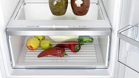 Узкий высокий холодильник Neff KI5872F31R фото 4 фото 4