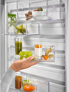 Белый холодильник Electrolux RNC7ME34W2 фото 3 фото 3