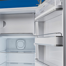 Холодильник голубого цвета в ретро стиле Smeg FAB28RBE3 фото 4 фото 4
