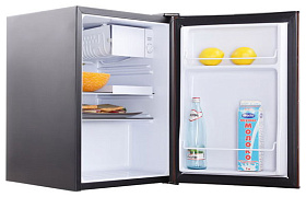 Маленький бытовой холодильник TESLER RC-73 Wood