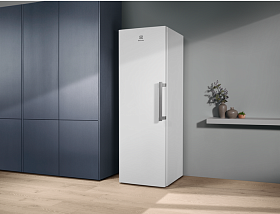 Белый холодильник Electrolux RUT5NF28W1 фото 3 фото 3