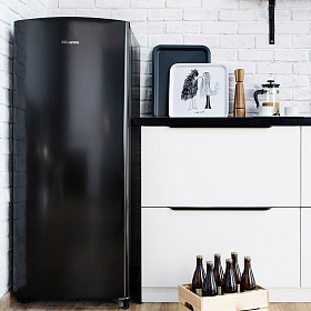 Чёрный маленький холодильник Hisense RR220D4AB2 фото 2 фото 2