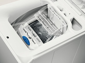 Узкая стиральная машина с вертикальной загрузкой Electrolux EWT1066ESW фото 2 фото 2