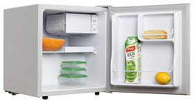 Маленький холодильник для офиса с морозильной камерой TESLER RC-55 Silver