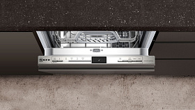 Серебристая узкая посудомоечная машина Neff S953IKX50R фото 4 фото 4