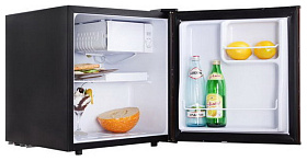 Невысокий холодильник с морозильной камерой TESLER RC-55 BLACK