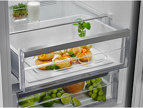 Холодильник  с зоной свежести Electrolux RNC7ME34W2 фото 4 фото 4