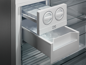 Серый холодильник Electrolux RNT7MF46X2 фото 3 фото 3